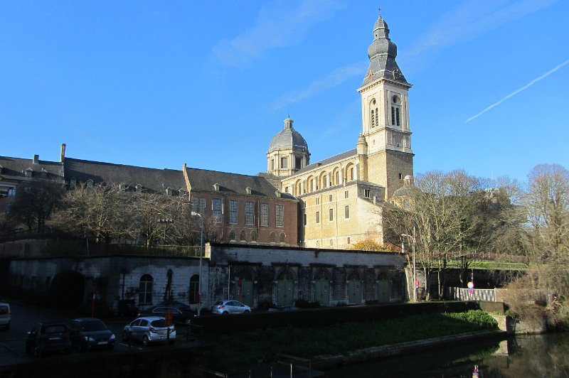 sint pieters kerk.jpg - De Onze-Lieve-Vrouw Sint-Pieters kerk maakt deel uit van de Sint-Pietersabdij, een voormalige benedictijnenabdi. Ze ligt op de 28 m hoge Blandijnberg (het hoogste punt van Gent).